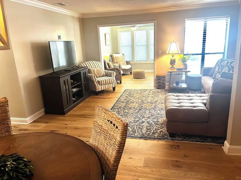 Island Retreat 2513 Demere Unit 6 • Top Floor 3BR Condo w/ Pool & Tennis
