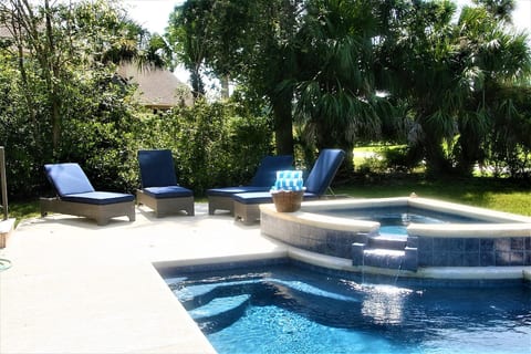 Palmetto Dunes, 5 mins to Beach, Sleep 23 in beds