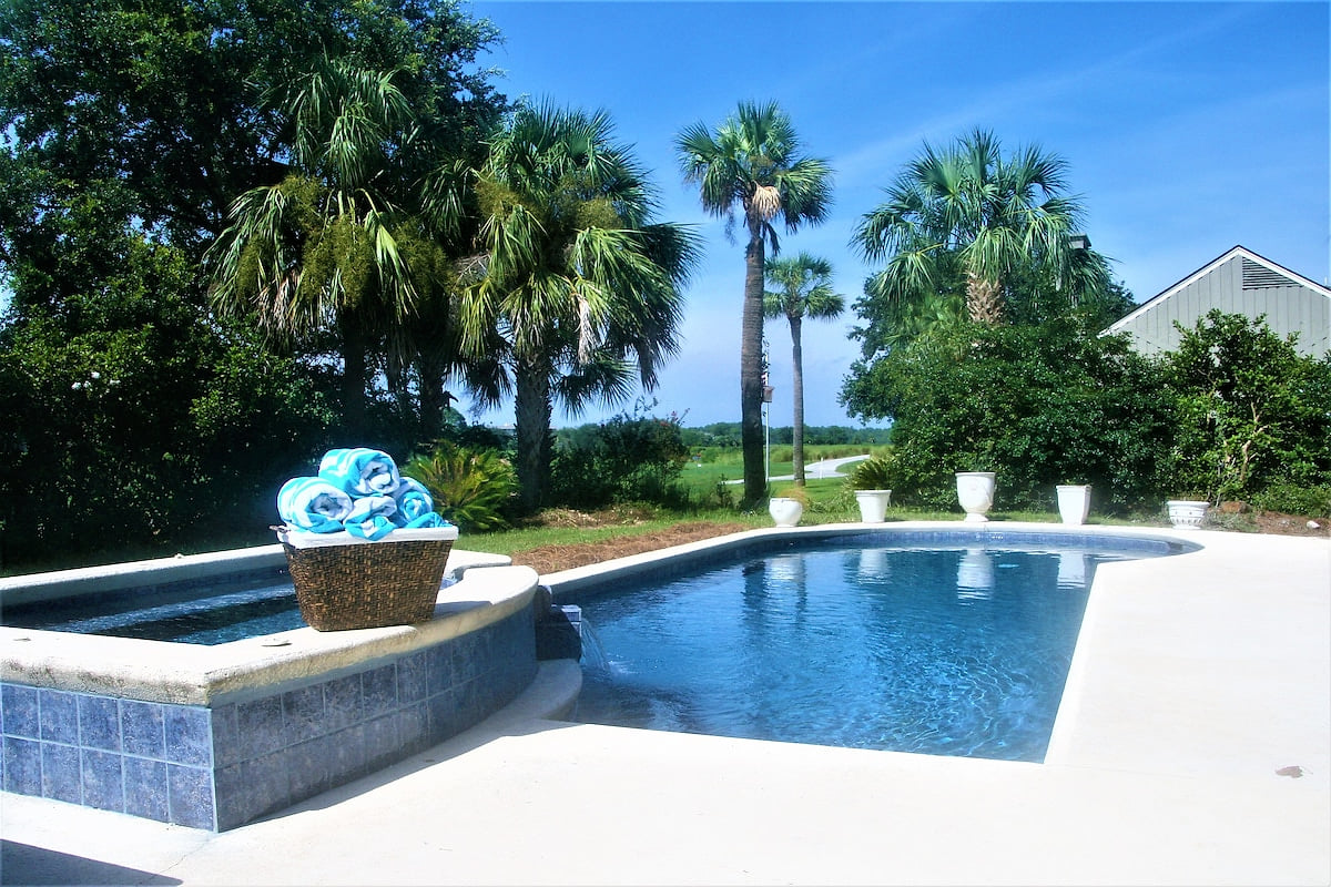 Palmetto Dunes, 5 mins to Beach, Sleep 23 in beds