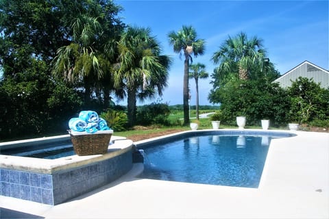Palmetto Dunes, 5 mins to Beach, Sleep 23 in beds