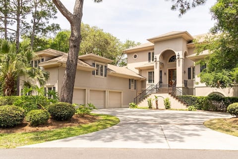 Palmetto Dunes, 5 mins to Beach, Sleep 23 in beds