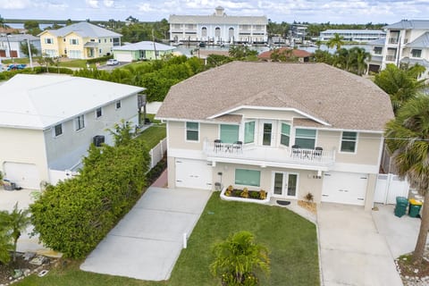 Remodeled Capri Coastal Pool Home 4 BR and Game Area