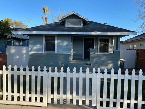 Downtown 2BR Bungalow | Fenced Yard + Workspace image 4