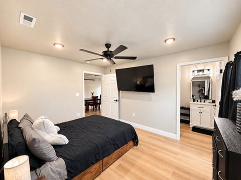 4BR Knoxville & Smokies Getaway near TYS