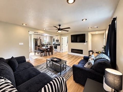 4BR Knoxville & Smokies Getaway near TYS