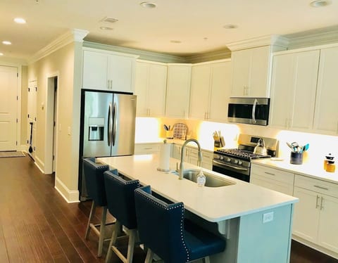 Gascoigne @ Epworth-FLETC & Vacation 3BR Condo w/Garage