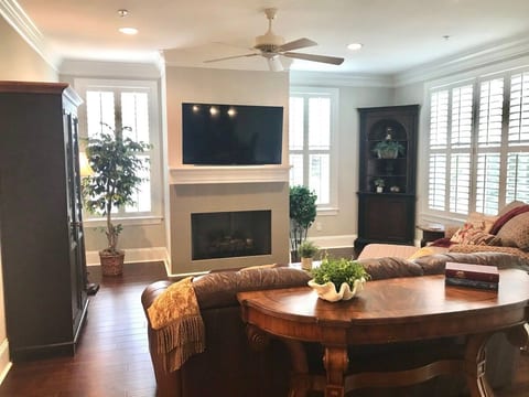 Gascoigne @ Epworth-FLETC & Vacation 3BR Condo w/Garage