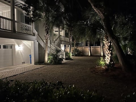 Ocean Blvd Sunset Cottage • 4BR East Beach Luxury Oasis