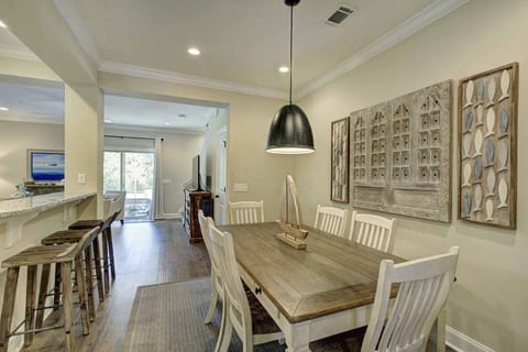 Mariners Landing @ Epworth-Premium FLETC & Vacation 4Br/3.5Ba Townhome w/Garage