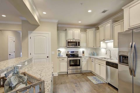 Mariners Landing @ Epworth-Premium FLETC & Vacation 4Br/3.5Ba Townhome w/Garage