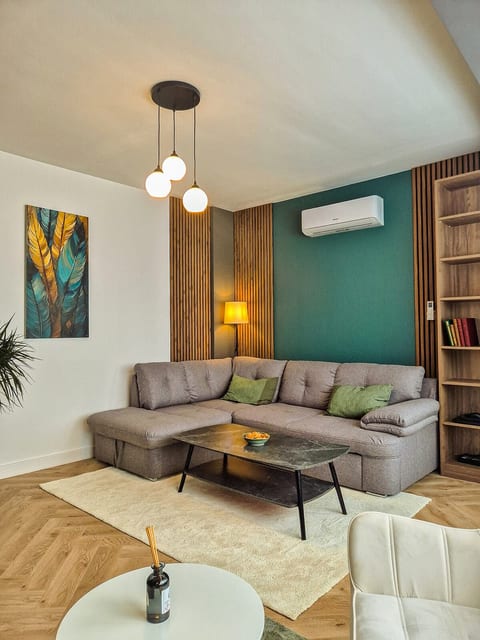 Boutique Apartment - Free Parking & WiFi image 5