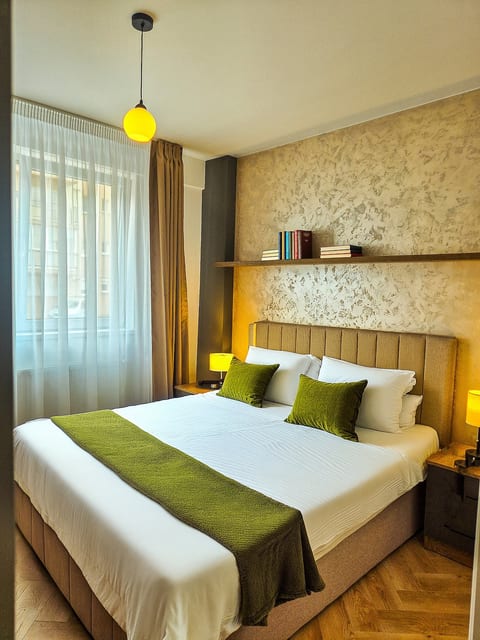Boutique Apartment - Free Parking & WiFi image 2