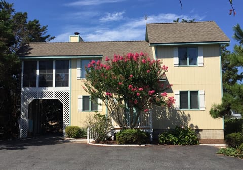 Waterfront, Dock, Fire Pit, 7th house to the Beach
