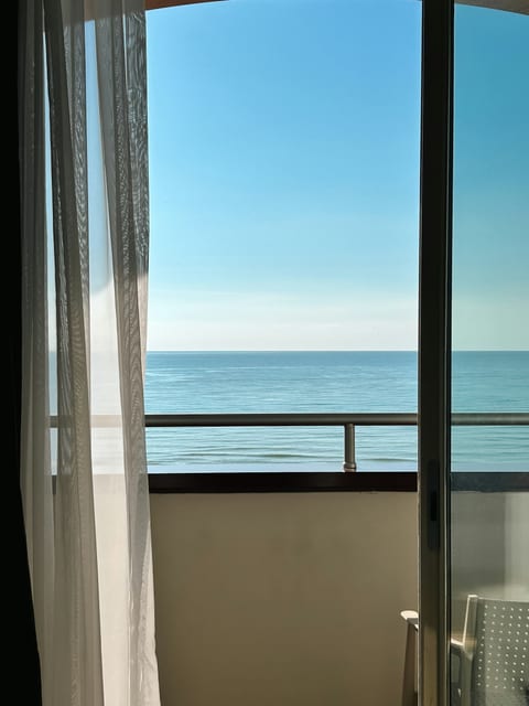 Seaglass Towers 402 — Gulf-Front 2BR Condo
