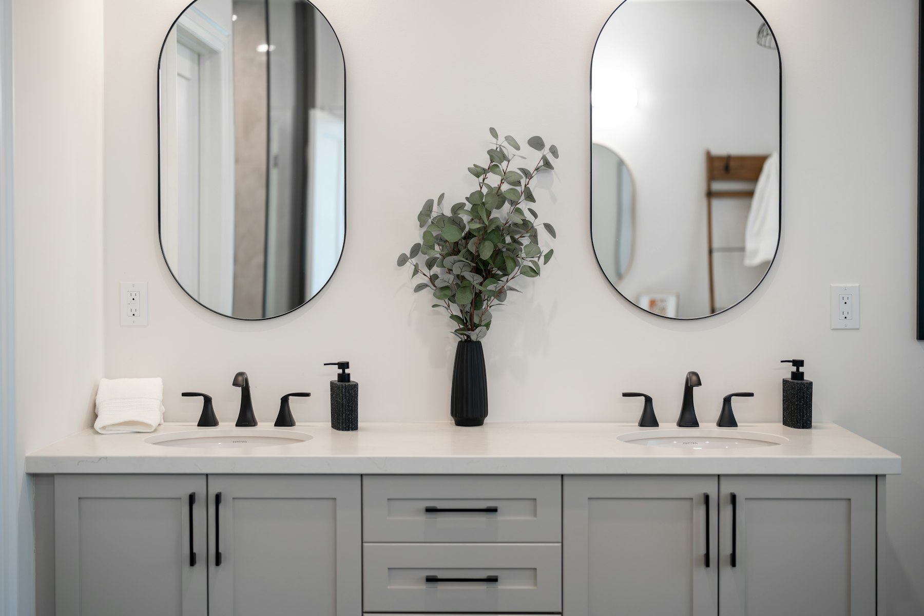 Seaglass Towers 1206 — Top-Floor 1BR + Bunks