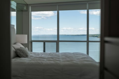 Seaglass Towers 1206 — Top-Floor 1BR + Bunks