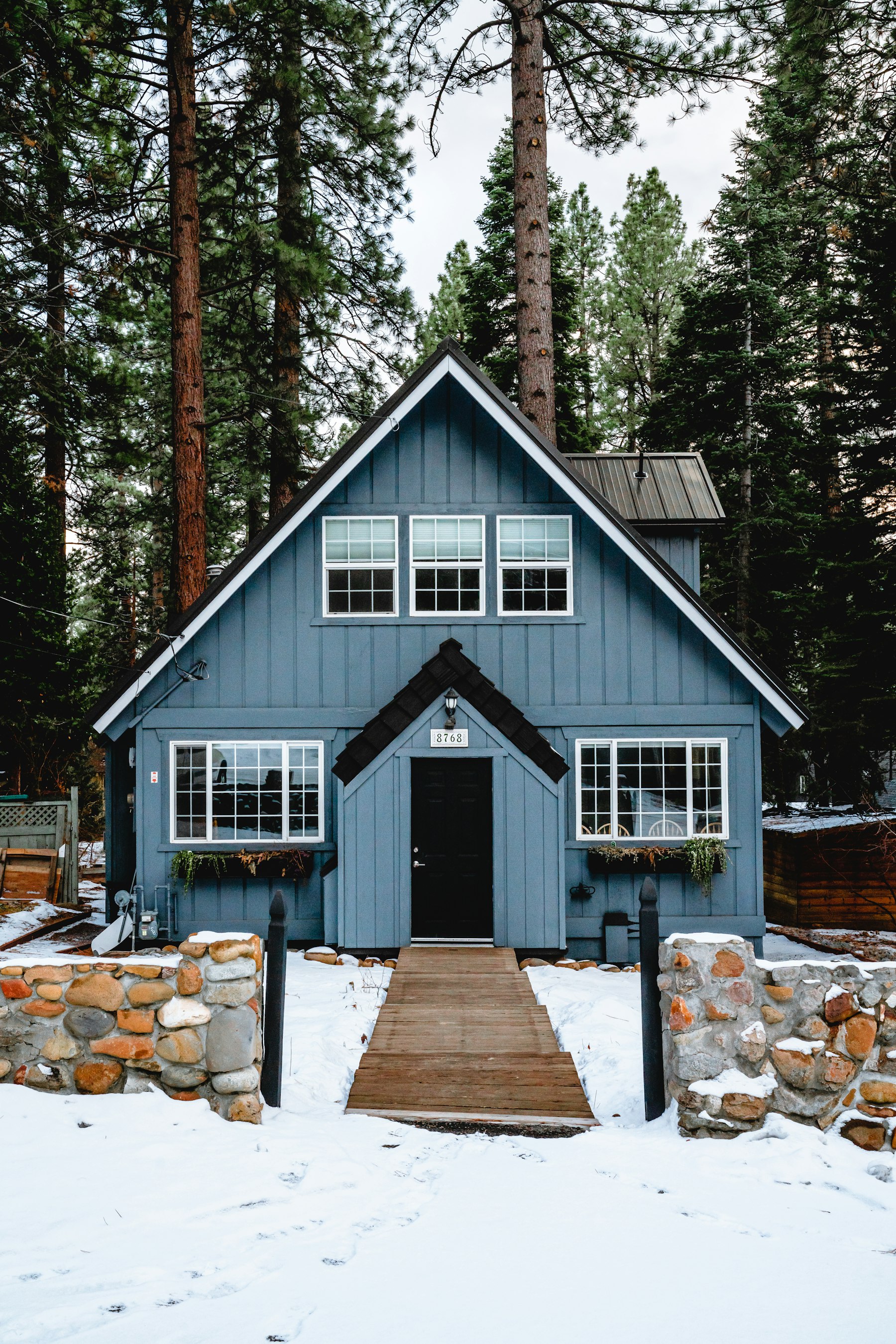 Lakeshore Cottage — Lakefront with Dock, Tahoe
