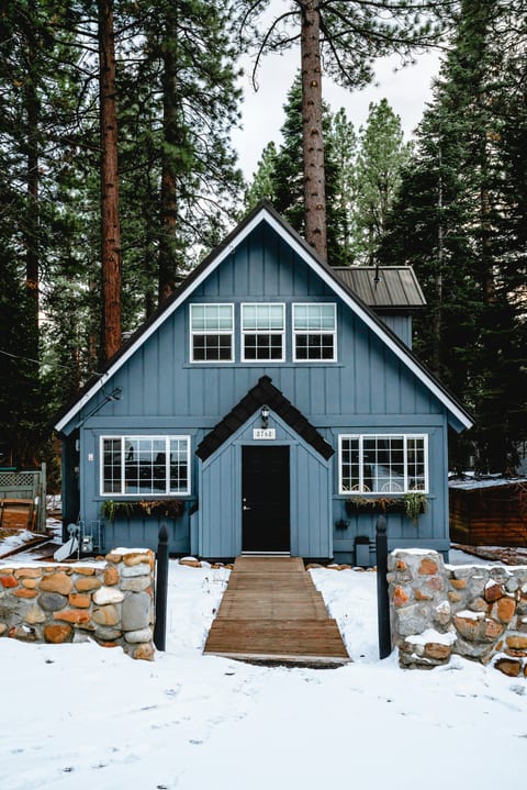 Lakeshore Cottage — Lakefront with Dock, Tahoe