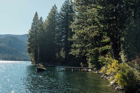 Lakeshore Cottage — Lakefront with Dock, Tahoe