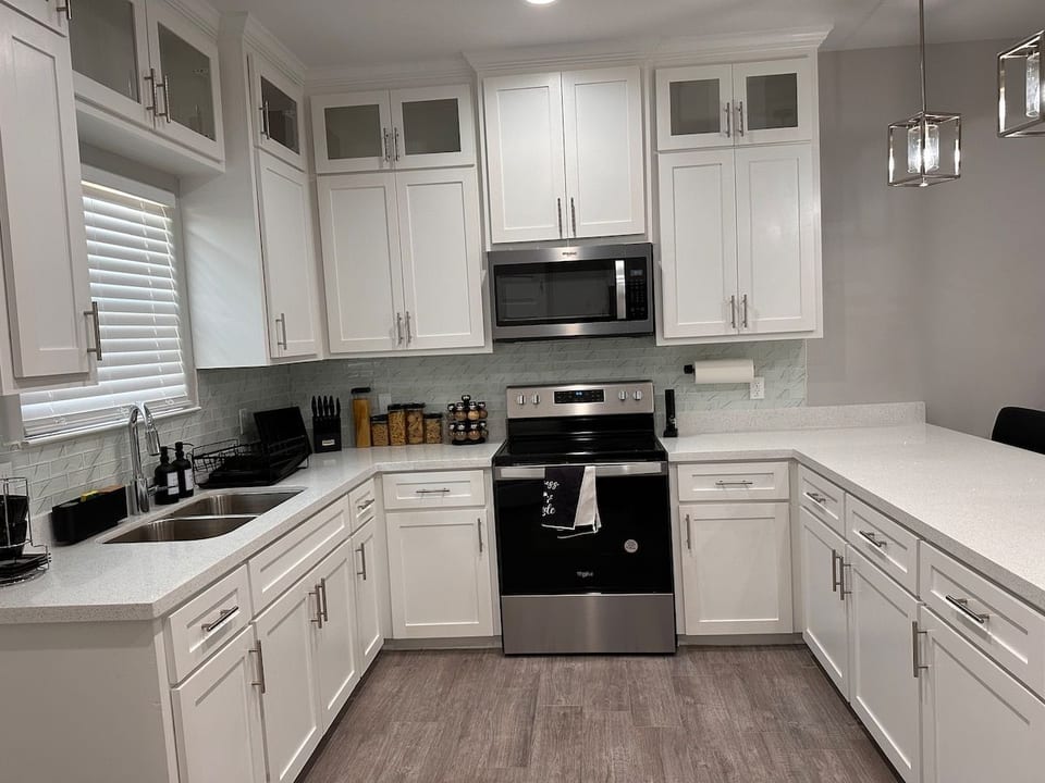 fully equipped kitchen