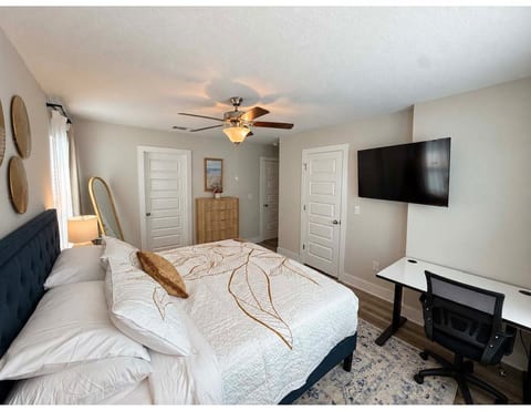 Palm House | 3 bedrooms | Walk to the Beach image 5