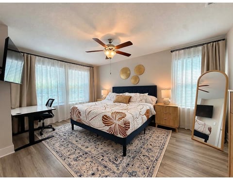 Palm House | 3 bedrooms | Walk to the Beach image 4