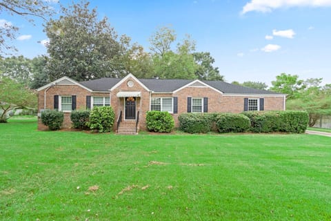 Quiet Duplex extended stays pets ok Powder springs