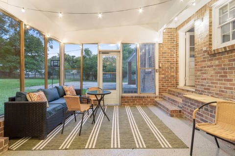 Quiet Duplex extended stays pets ok Powder springs