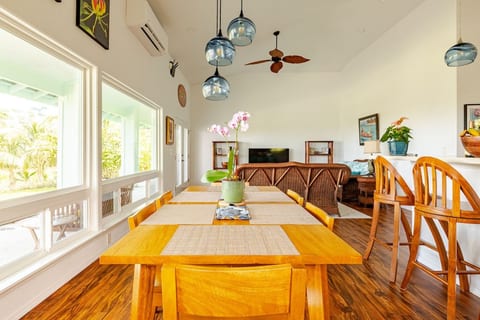Enjoy fresh fish at our mango hardwood dining table for six. Accompany with seasonal veggies from our garden and/or with fruits harvested from the orchard area or perhaps bought at one of the many local farmer's markets across the island.