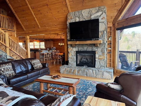Awesome View, Mins to Blue Ridge Pkwy,  Lg Hot Tub
