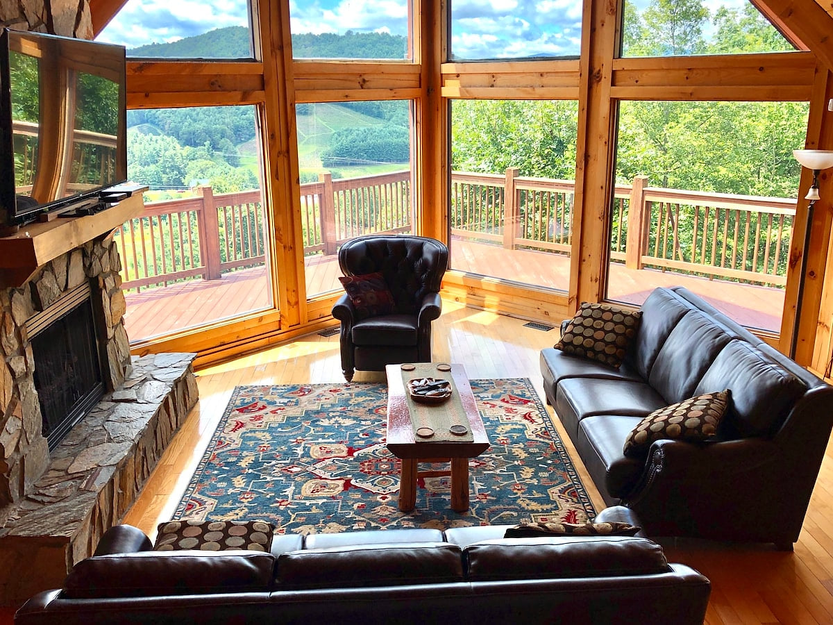 Awesome View, Mins to Blue Ridge Pkwy, Lg Hot Tub