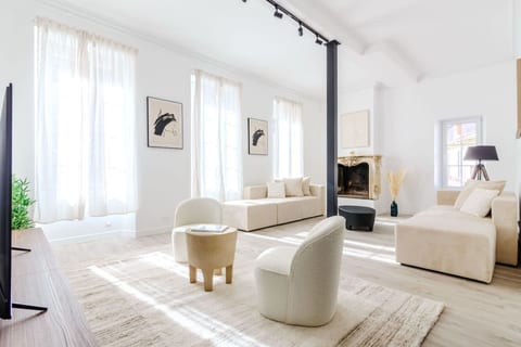Lux PH Gem 3BR 200m palais/beach