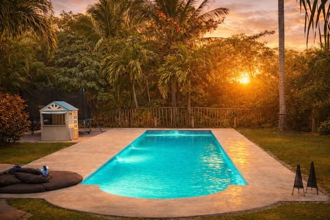 Green Oasis private pool cinema games