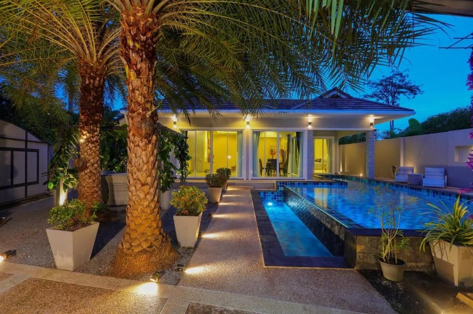 Platinum Pool Villa 3 Bedrooms image 1