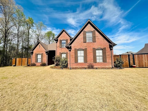 Spacious Family Home • Cozy Living + Open Kitchen