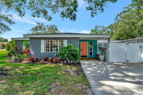 Seen on HGTV | Heated Pool, Hot Tub• 5 Min Beach