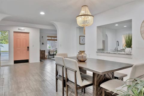 Seen on HGTV | Heated Pool, Hot Tub• 5 Min Beach