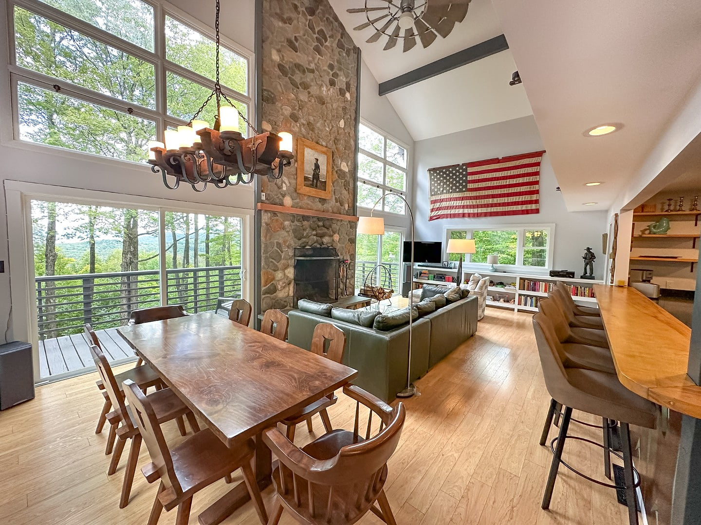 The Longhorn - Inspired 5br 3ba Home with Hot Tub