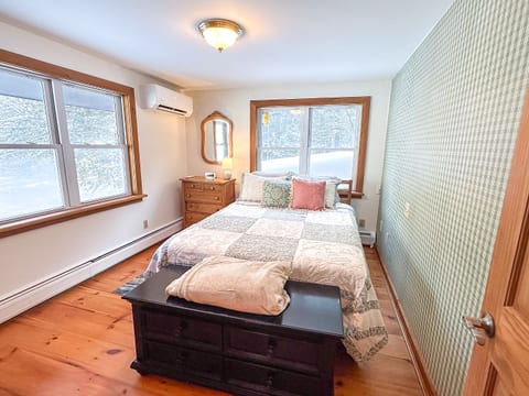 Queen Bedroom