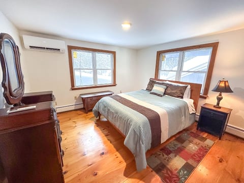 Queen Bedroom