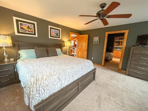 Beautiful North Fayston Home W/ Hot Tub & Views
