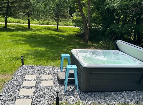 Beautiful Country Home with Hot Tub & Pool Table