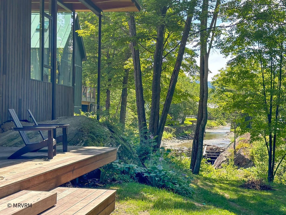 Stunning Modern Retreat Overlooking The Mad River - Warren