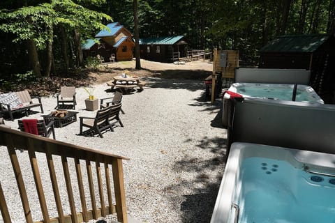 Hot tub and fire pit-all shared with the other two cabins