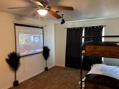 Spacious 2-story home on a cozy corner lot Pets ok image 4