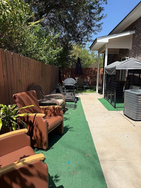 Spacious 2-story home on a cozy corner lot Pets ok image 5