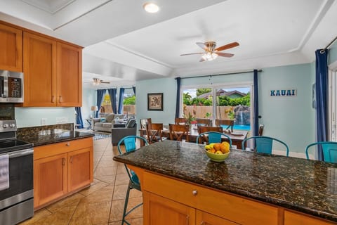 Luxury Princeville Retreat, Private Pool & Spa, 4 Bedrooms & 4 baths, Sleeps 10