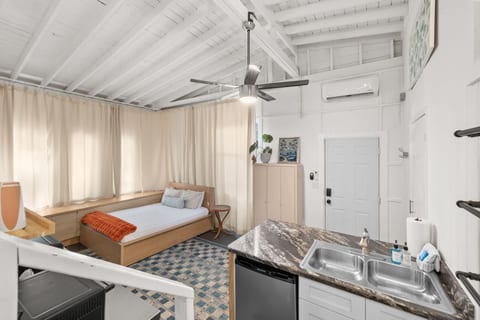 Madeira apartment-walkable to amphitheater and more