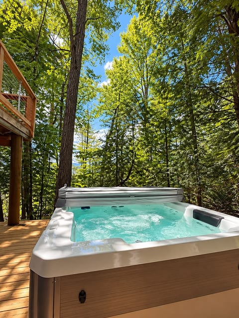 Cedar Hedge Chalet- Book direct & save in Interlochen