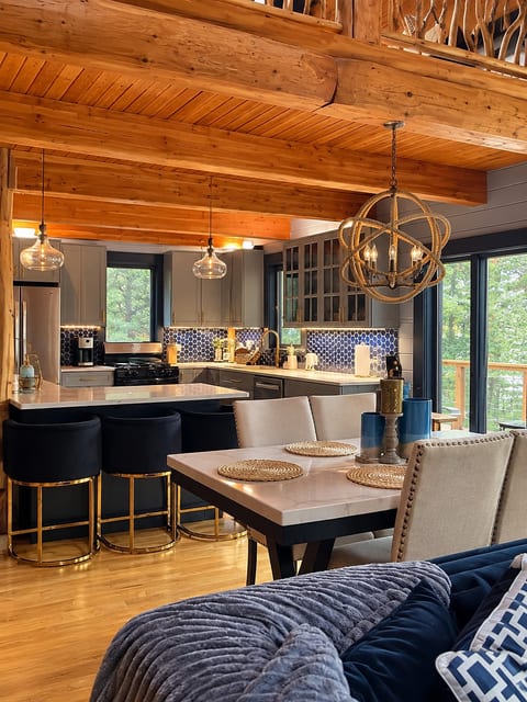 Cedar Hedge Chalet- Book direct & save in Interlochen